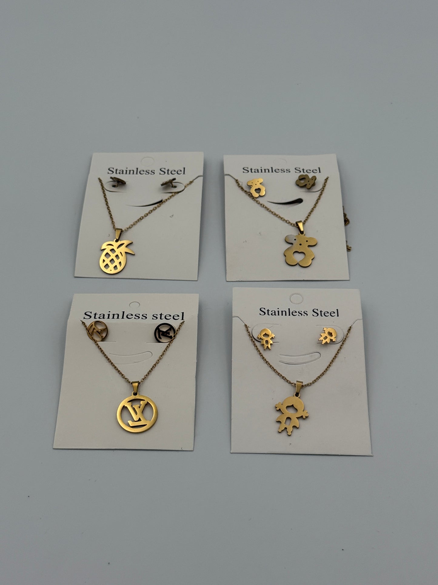 Set de Cadenas y Aretes en Acero Inoxidable –Modelos Variados Docena (12 Sets)