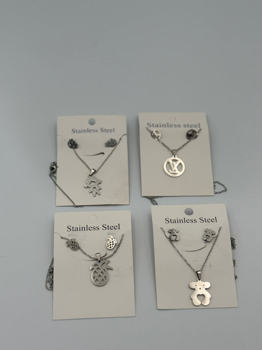 Set de Cadenas y Aretes en Acero Inoxidable –Modelos Variados Docena (12 Sets)